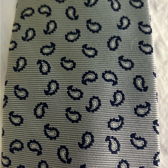 Brooks Brothers tie-,used - Picture 2 of 4